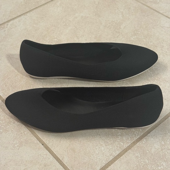 Kelly & Katie Elegant Black Flats - Picture 2 of 6